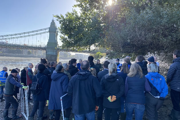 A count of wet wipes is held at Hammersmith Bridge